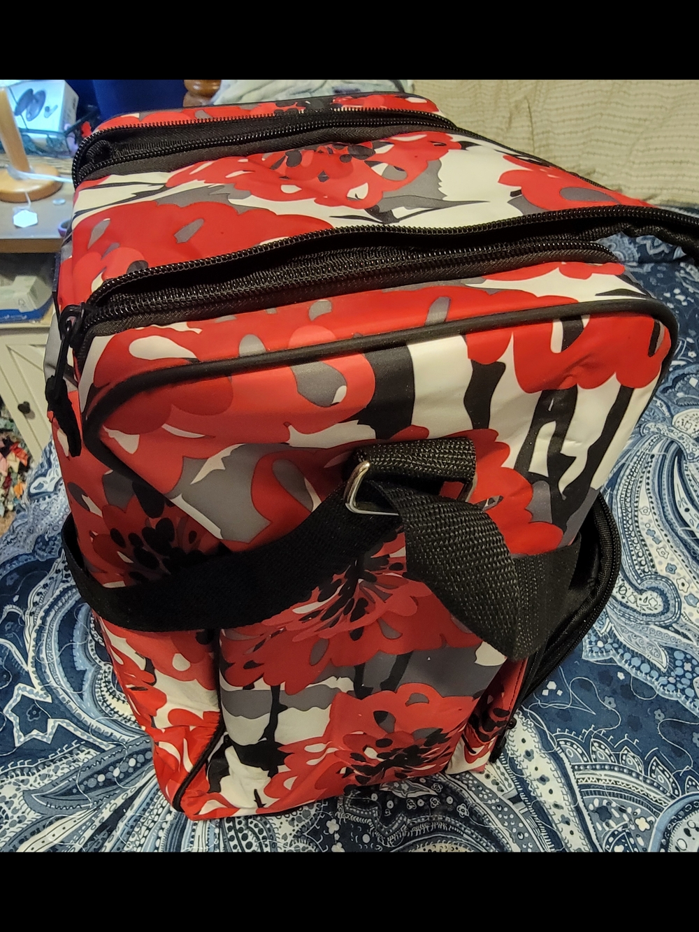 thirty-one Red Floral Travel Bag with Black Trim